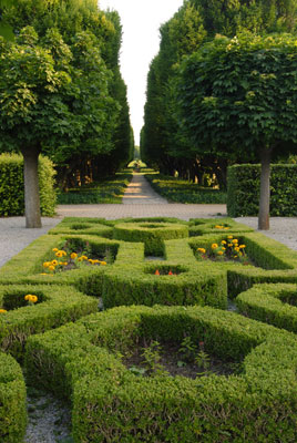 low hedges in geometric shapes in the Parterre Garden of the Niagara Parks Botanical Gardens