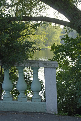 close-up of the balustrade of the bridge